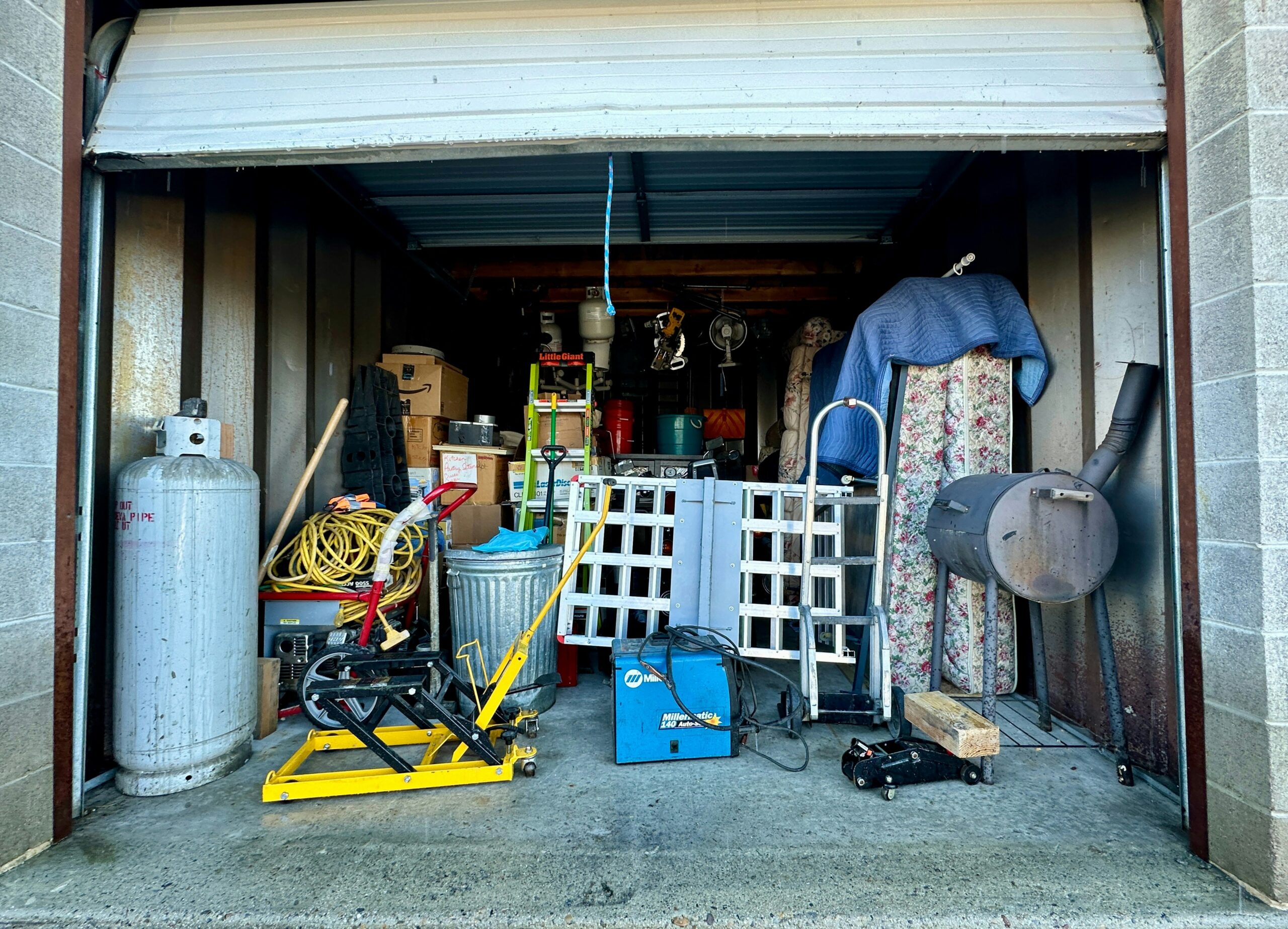 Read more about the article 🧹 The Blueprint to Earning $100K+ a Year in Junk Removal
