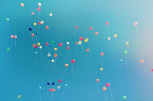 Read more about the article The Business of Celebration and Remembrance: How Balloon Release Services Create Lasting Memories