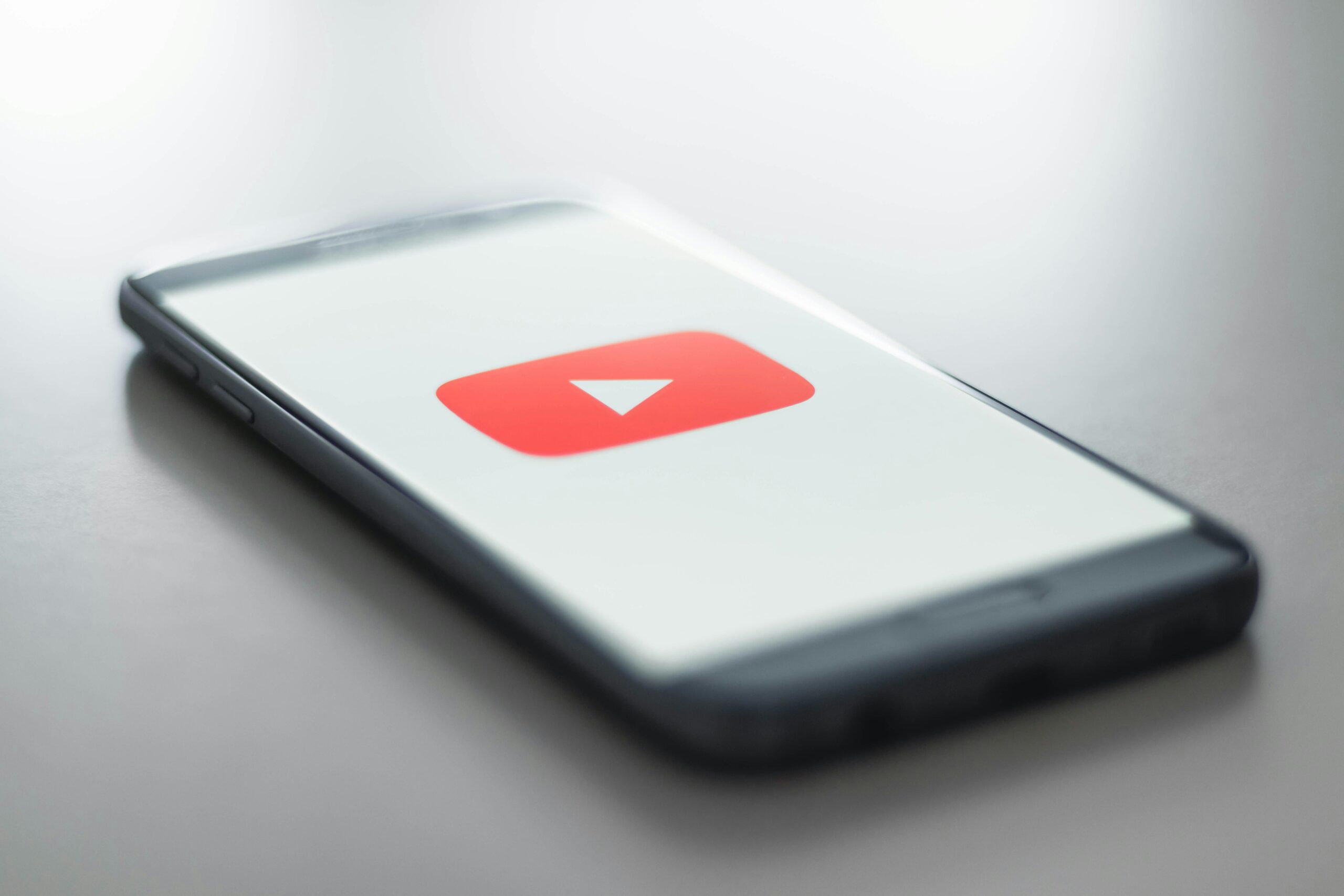 Read more about the article The Lazy-Smart YOUTUBE Blueprint: How to Build Long-Term Income with Simple, Repeatable Content